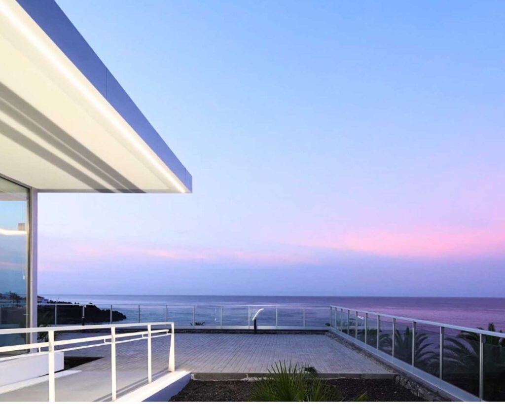 Instalación de módulos de casa modular prefabricada HAUX en Tenerife construcción industrializada